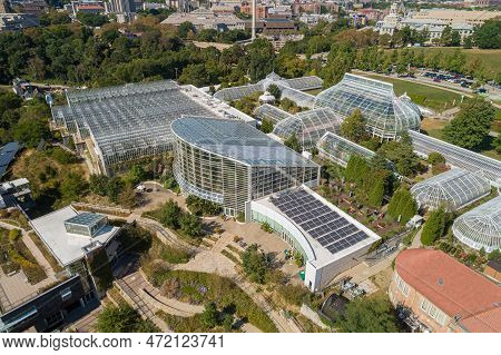 Phipps Conservatory And Botanical Gardens In Pittsburgh, Pennsylvania. Schenley Park's Horticulture 