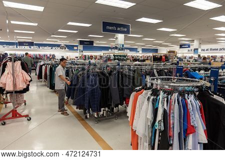 Philadelphia, Pennsylvania - September 29, 2019: Marshalls Department Store In Philadelphia, Pennsyl