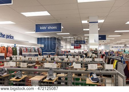 Philadelphia, Pennsylvania - September 29, 2019: Marshalls Department Store In Philadelphia, Pennsyl