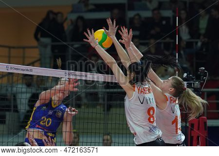 Istanbul, Turkiye - January 18, 2023: Yasemin Guveli And Samanta Fabris In Action During Eczacibasi 