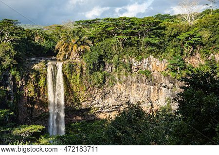 Chamarel Waterfall On The River Du Cap, The Tallest Single-drop Waterfall In Mauritius At About 100m