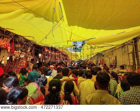 Tuljapur,india- October 28th 2022; Outside View Of Goddess Tulaja Bhavani Mata Temple, Crowd Of Devo
