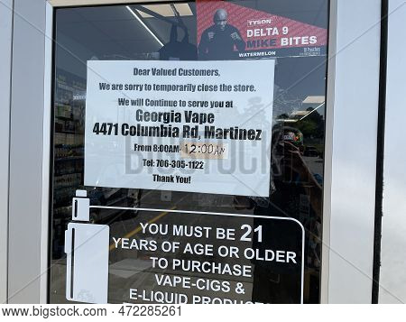 Grovetown, Ga Usa - 03 03 23: Closed Sign On A Vape Store Entrance Door
