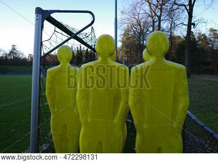 Silent Yellow Plastic Training Free Kick Mannequins