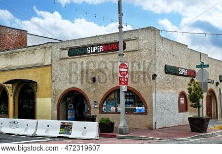 Placentia, California - 8 Mar 2023: Mexico Super Market In Old Town Placentia At Main Street And San