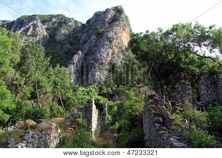 Mount And Ruins