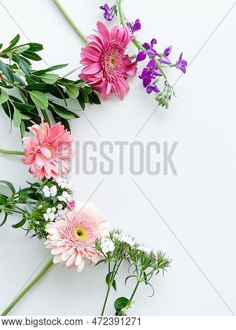 Dianthus, Gerbera, Chamomile, Laur. Floral A Frame