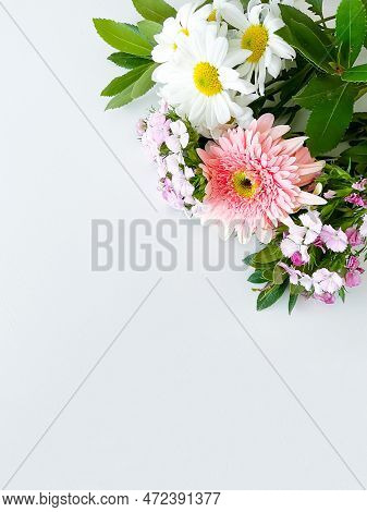 Dianthus, Gerbera, Chamomile, Laur. Floral A Frame