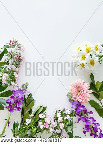 Dianthus, Gerbera, Chamomile, Laur. Floral A Frame