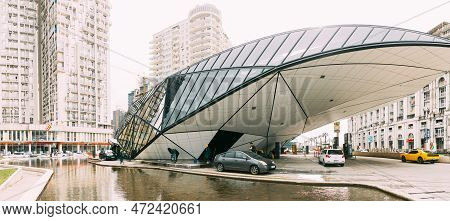 Batumi, Adjara, Georgia - March 25, 2022: Car On Mcdrive Way Near Modern Building Of Mcdonalds Resta