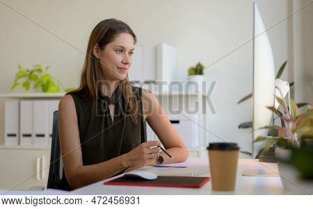 Marketing Analysis Accounting Team Meeting And Working At Company