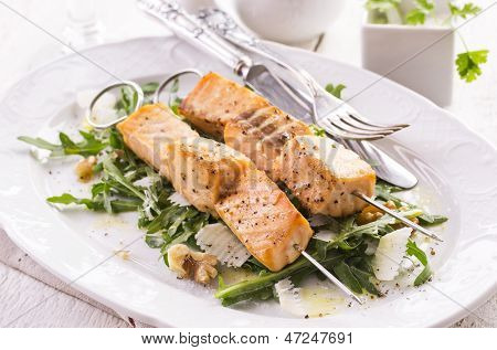 grillad lax med sallad