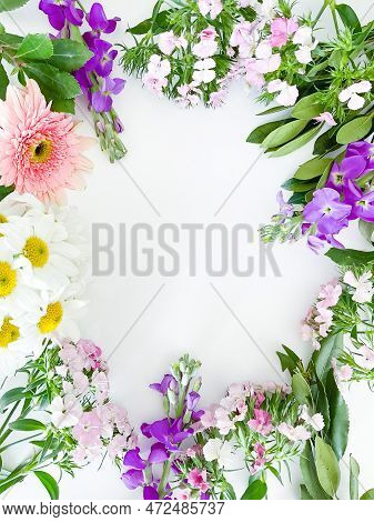 Dianthus, Gerbera, Chamomile, Laur. Floral A Frame