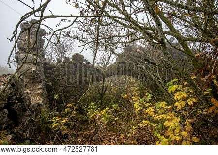 2022 10 23 Durlo Ruins In The Fog 1