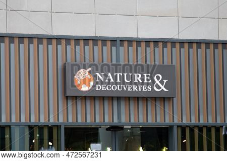 Bordeaux , Aquitaine  France - 02 27 2023 : Nature Et Decouvertes Brand Logo And Text Sign Facade St