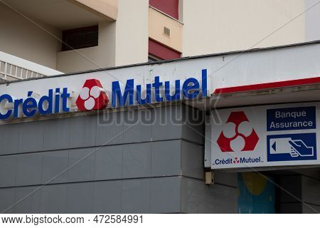 Bordeaux , Aquitaine  France - 03 10 2023 : Credit Mutuel Banque Assurance Sign Text French Bank Off