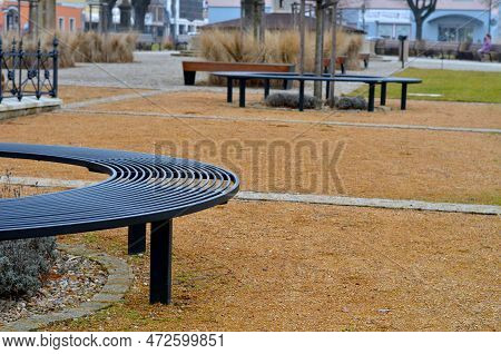 Wire Circular Benches Park Furniture In Winter. Sintered Gravel With The Help Of A Vibrating Roller.
