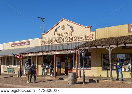 Tombstone, Az, Usa - Jan. 21, 2023: Lilly's Tombstone Memories Store With Old West Style At 514 E Al