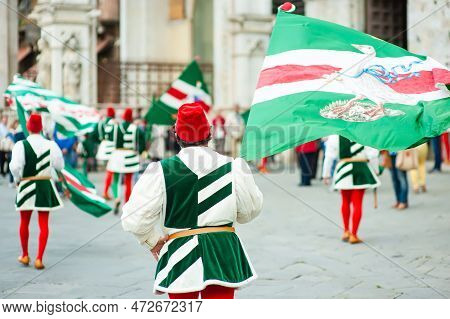 Siena, Italy - July 2013: The Noble Contrada Dell'oca On The Corteo Storico, A Historical Costume Pa