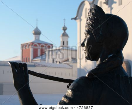 Mujer con una flauta frente a la Catedral de Sofía