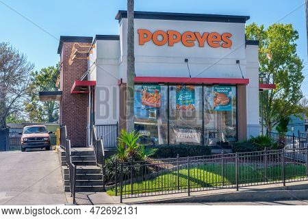 New Orleans, La - March 5: Front View Of Popeye's Louisiana Kitchen On Claiborne Avenue On March 5, 