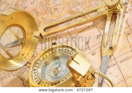 Navigationsanlægget på baggrund en gamle kort