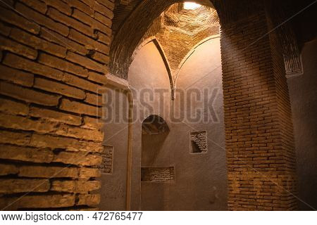 Masjed-e Jameh Mosque Ceiling With Roof Circle Window And Muqarna. Beautiful Oldest Iranian Mosque D