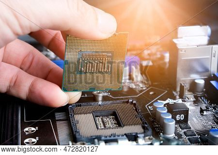 Hand Of Computer Engineering Brings Computer Cpu Processor Memory Change Components Into Socket Proc