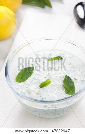 tzaziki สลัด