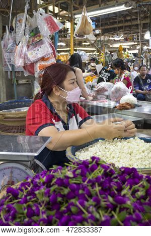 Bangkok, Thailand- 14 Feb, 2023: People Sell Flowers At The Flower Market Pak Klong Thalat In Bangko
