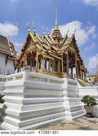 Phra Tinang Aporn Phimok Prasat Pavilion In The Grand Palace In Bangkok. The Palace Has Been The Off