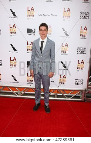 LOS ANGELES - 23.Jun: Liam James kommt bei 