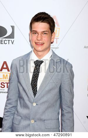 LOS ANGELES - 23.Jun: Liam James kommt bei 