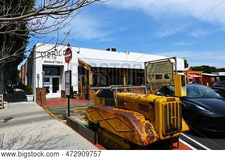 Tustin, California - 17 Mar 2023:  Storico Spaghetteria And Antique Farm Equipment On El Camino Real