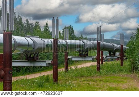 Goldstream, Alaska, Usa - July 26, 2011: Alyeska Trans-alaska Pipeline Viewing Point. Long View On T