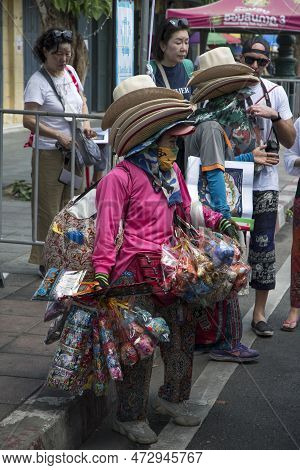 Bangkok, Thailand- 13 Feb, 2023: Local Vendors Are Selling Souvenir To Tourist In Front Of Grand Pal