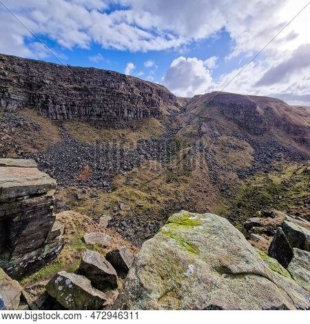 National Park Peak District In Uk, Near Ladybower Reservoir, Alport Castle 2022.