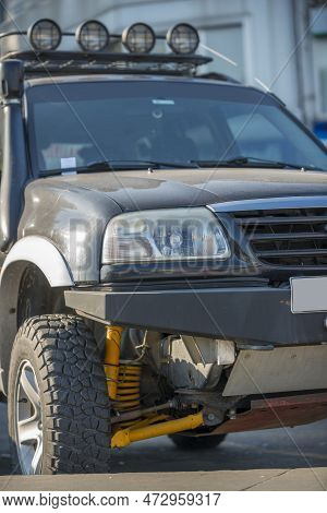4x4 Vehicle With Great Cushioning, Wheels With Rubber Studs, Extra Lighting And Snorkel