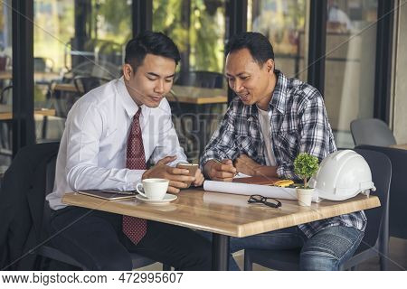 Asian Engineer Man Brainstorming Construction Building Contractor Civil Worker Parners Team Meeting