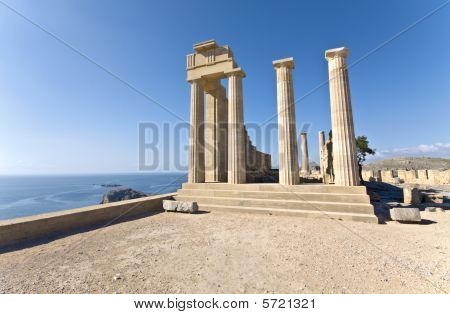 Starověké Apollónův chrám v Lindos, ostrov Rhodos, Řecko