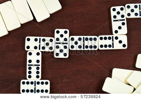 Zigzag In Dominoes Game