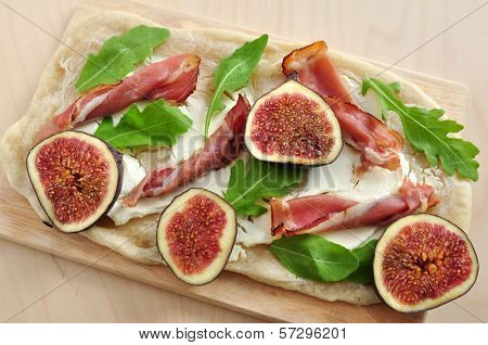 French Flammkuchen with figs