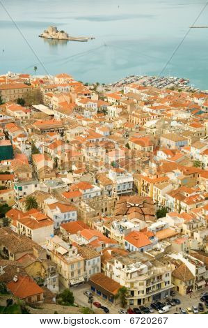 ดู bird's-eye ของศูนย์ Nafplion เมืองกรีกที่คาบสมุทรเพโลพอนนีส นำมาจากการสร้างภาพ