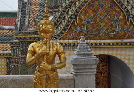 Statue en or