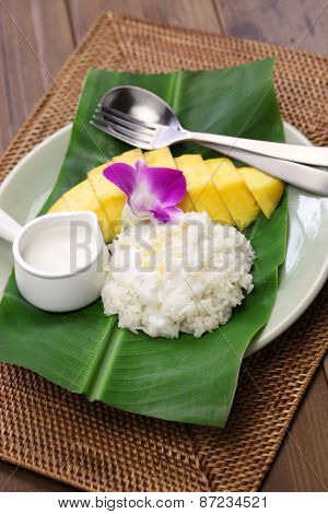 sticky rice with mango, khao niaow ma muang, thai sweet