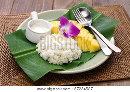 sticky rice with mango, khao niaow ma muang, thai sweet