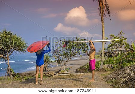 Surfers couple