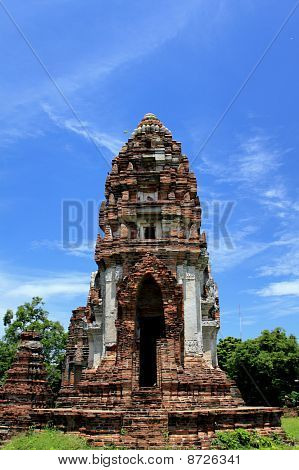 Wat Phasrirattanamahathat ในลพบุรีประเทศไทย