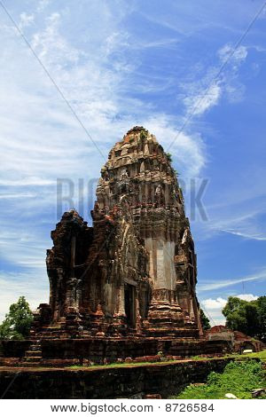 Wat Phasrirattanamahathat ในลพบุรี