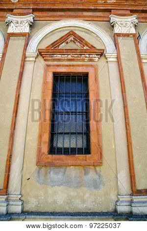 Caronno Varesino Cross C  Varese Italy The  Wall   Day